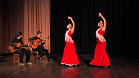 Entre Dos Aguas - Passionate Flamenco Guitar and Soulful Vocals Blend into an Enchanting Soundscape